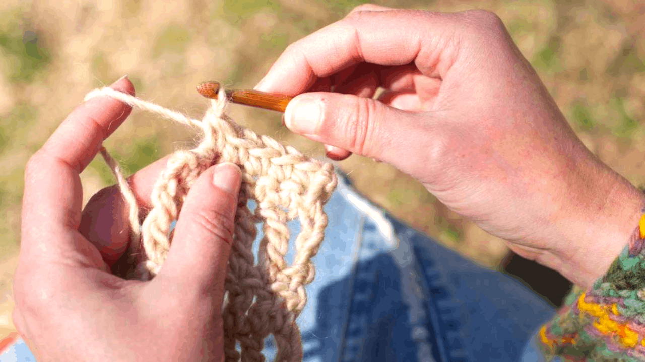 Discover Free Online Courses to Learn to Crochet at Home