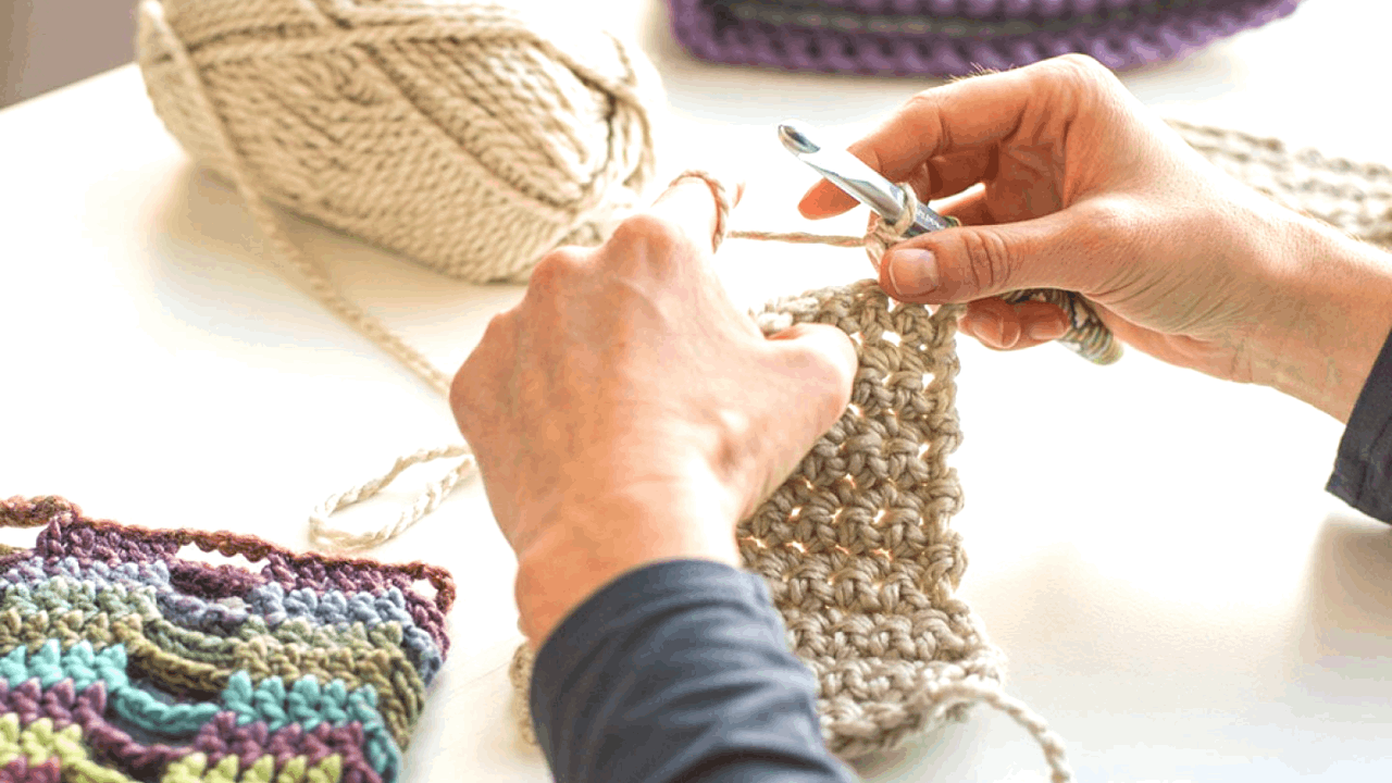 Discover Free Online Courses to Learn to Crochet at Home