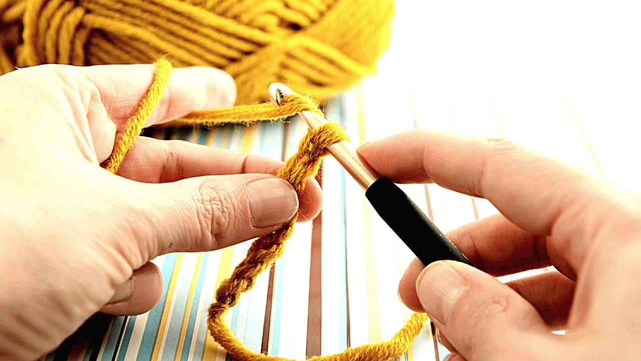 Discover Free Online Courses to Learn to Crochet at Home